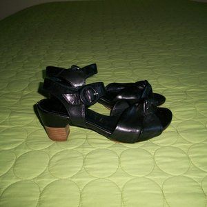 Hispanitas Vintage 2012 Black Leather Sandals
